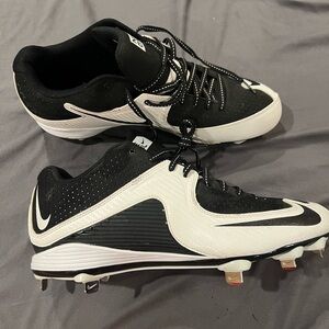 NIKE MVP MENS BASEBALL CLEATS